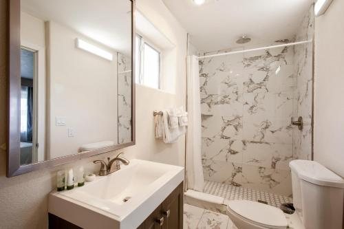 Starlight Pines B B — Bathroom