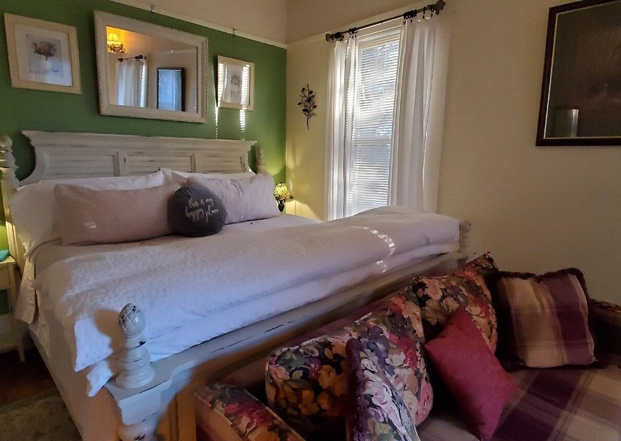 Starlight Pines B B — Guest room