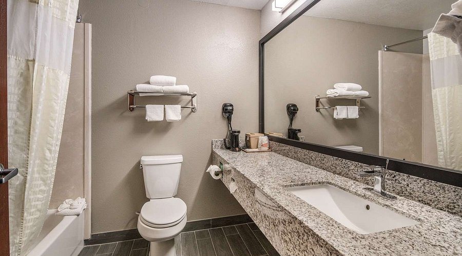 Stay Alfred on Matisse Drive — Bathroom