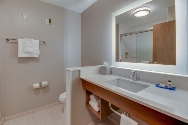 Stay Express Inn Suites Union City Near Atlanta Airport — Bathroom