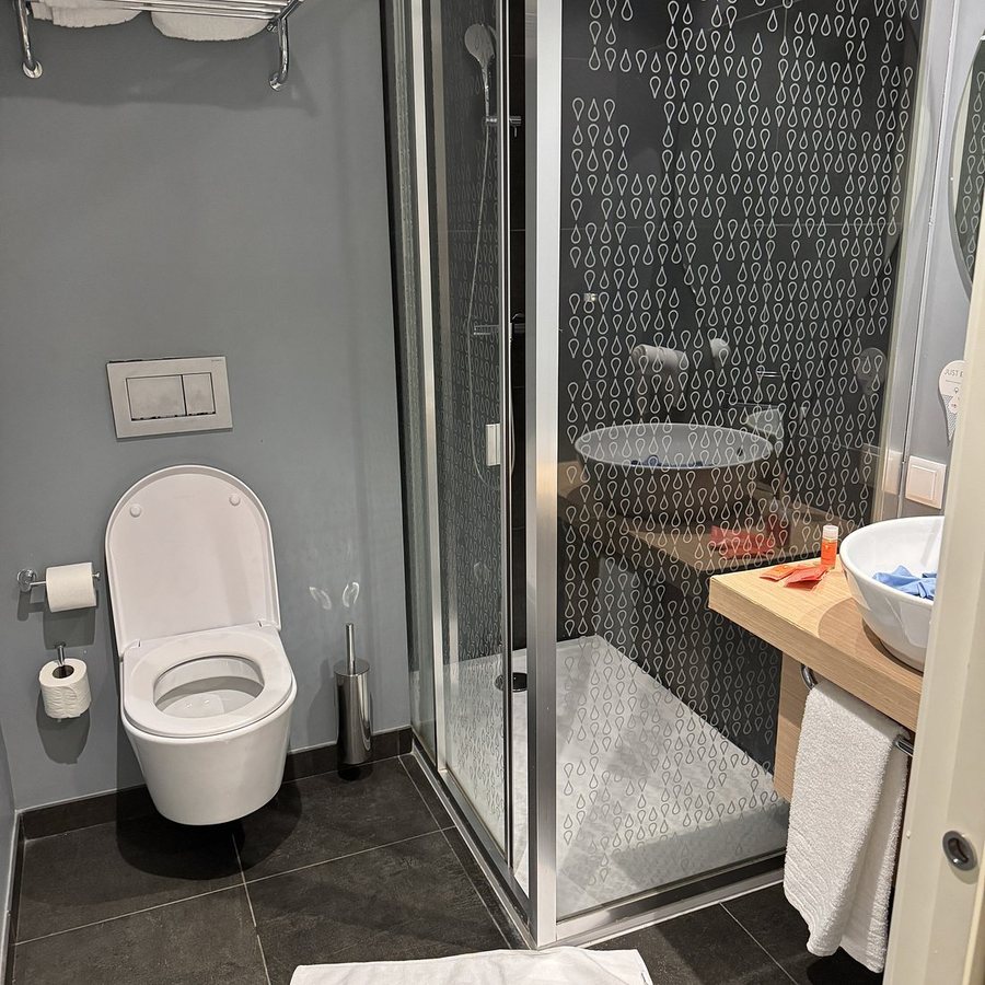 Stay Hotels Porto Ttinidad — Bathroom