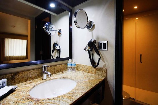 Stay Rio Tijuana Hotel — Bathroom