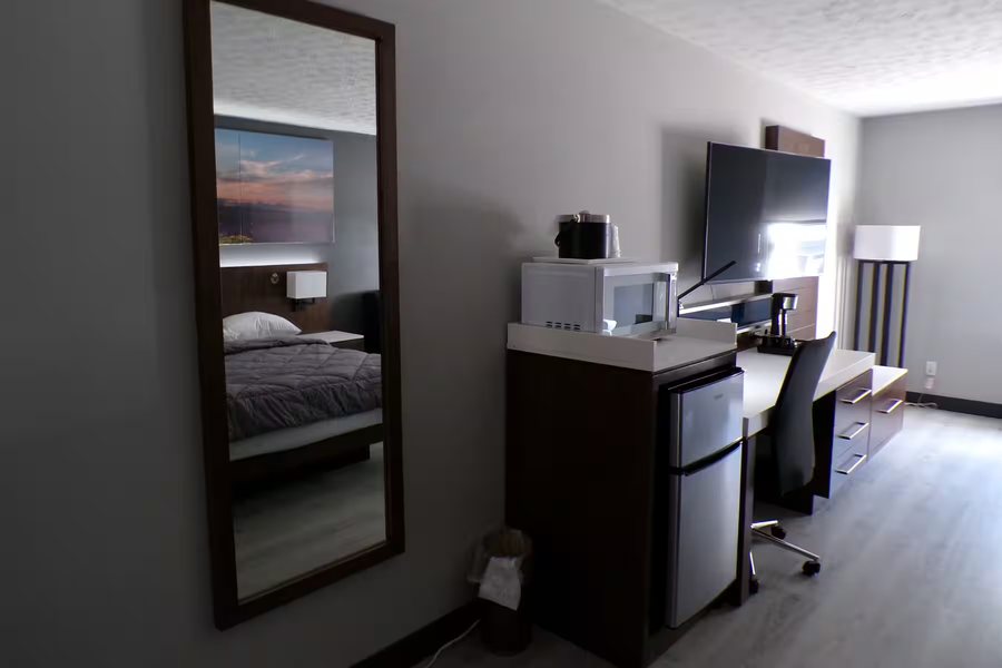 Stay Waterfront — Guest room