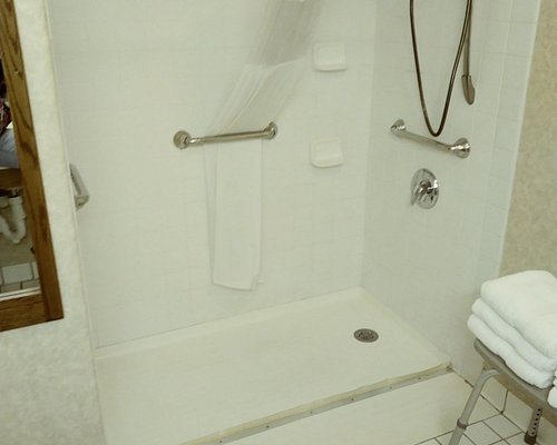 Stay Wise Inn Cedaredge — Bathroom