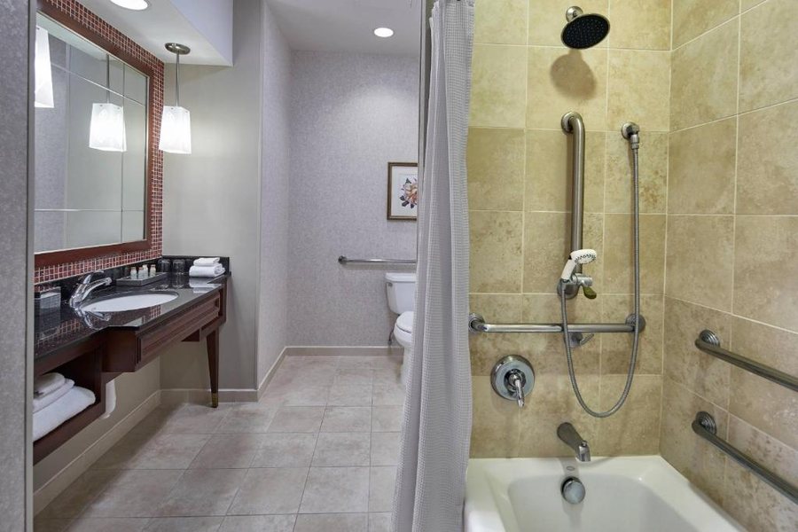 StayAPT Suites Montgomery — Bathroom