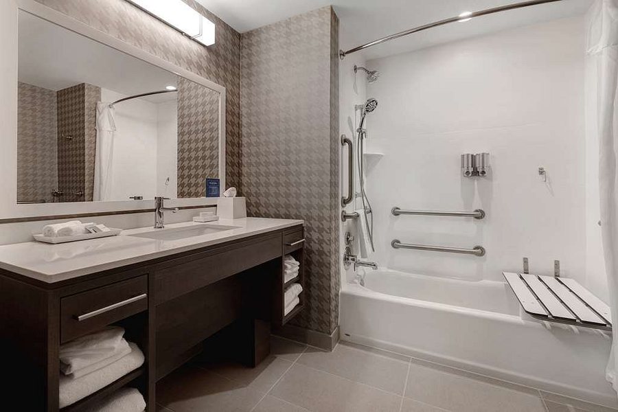 Staybridge Suites Allentown Bethlehem Airport by IHG — Bathroom
