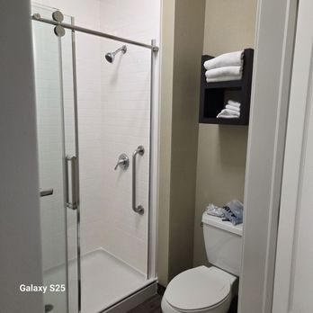 Staybridge Suites Anaheim at the Park by IHG — Bathroom