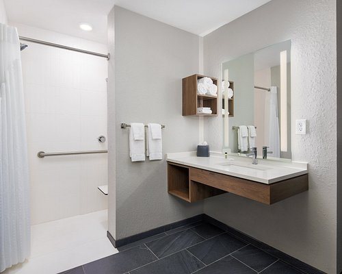Staybridge Suites Auburn Hills By IHG — Bathroom