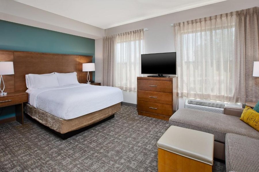 Staybridge Suites Auburn Hills By IHG — Guest room