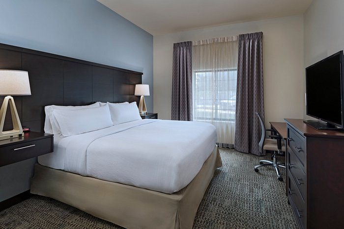 Staybridge Suites Austin Northwest — Guest room