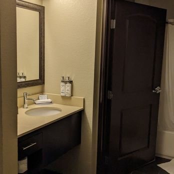 Staybridge Suites Austin South Interstate Hwy 35 by IHG — Bathroom