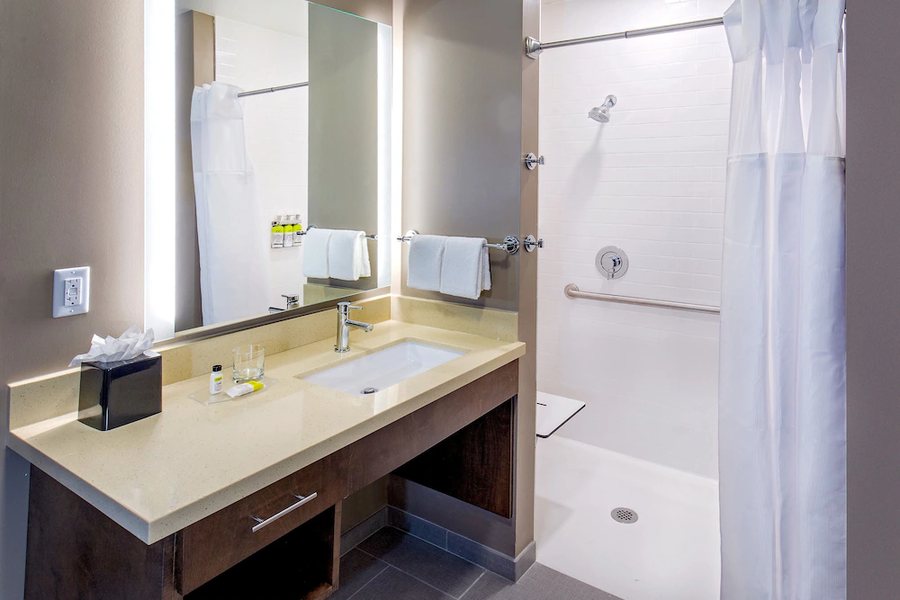 Staybridge Suites Charlotte Ballantyne by IHG — Bathroom