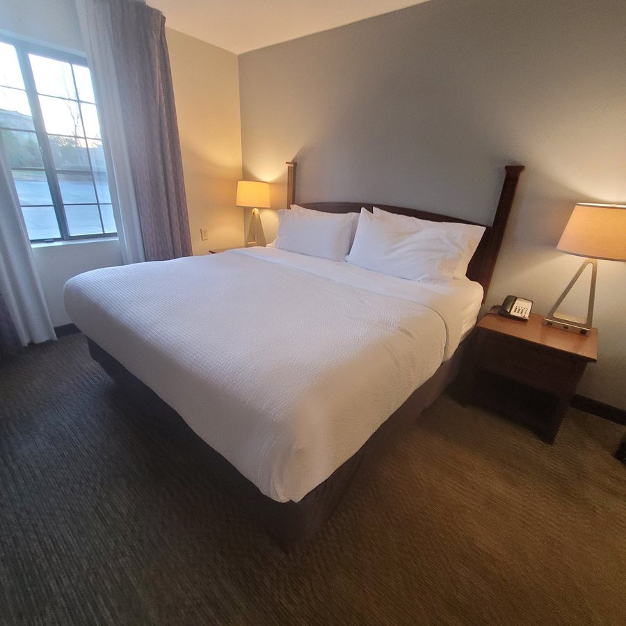 Staybridge Suites Charlotte Ballantyne by IHG — Guest room