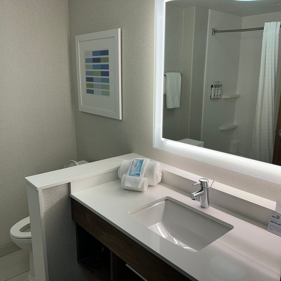 Staybridge Suites Cincinnati North by IHG — Bathroom