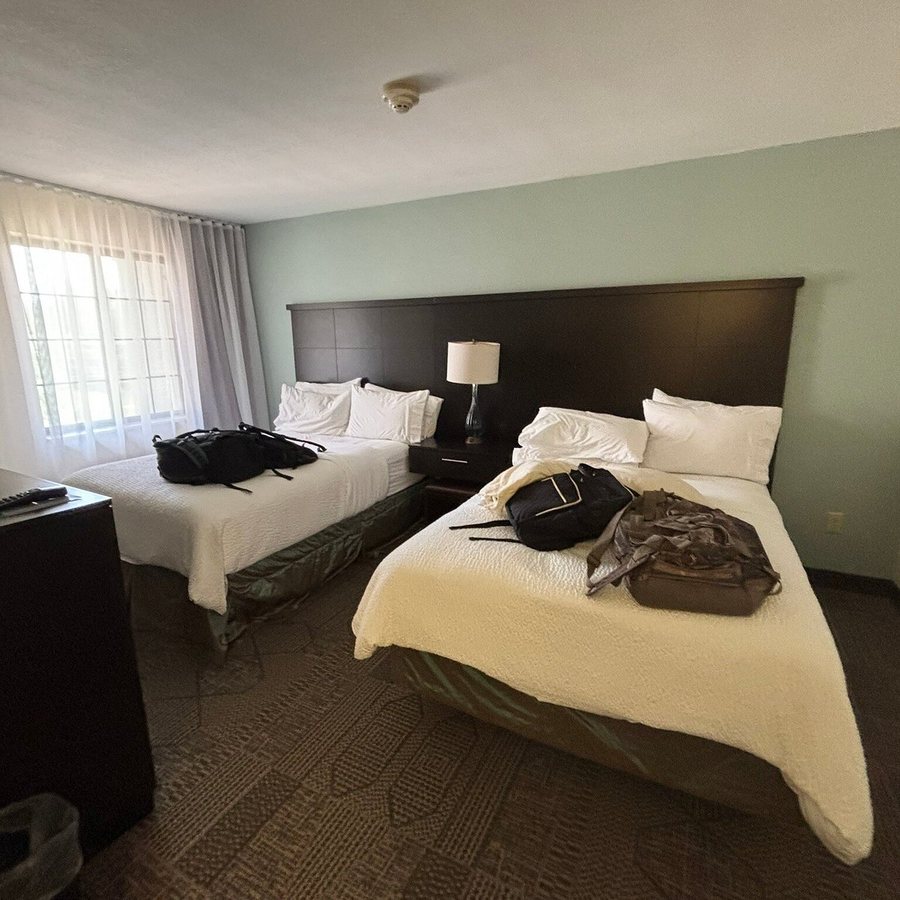 Staybridge Suites Cincinnati North by IHG — Guest room