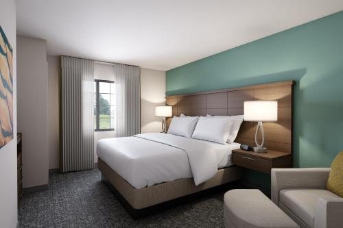 Staybridge Suites Coeur D alene By IHG — Guest room