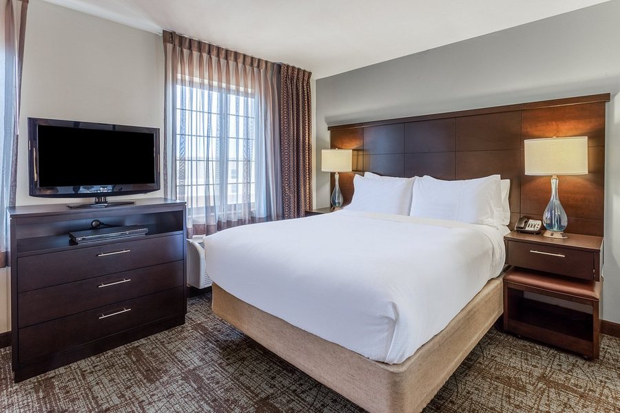 Staybridge Suites Davenport By IHG — Guest room