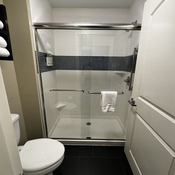 Staybridge Suites Denver Central Park by IHG — Bathroom