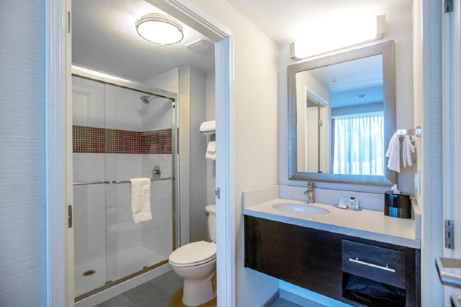 Staybridge Suites Denver Downtown By IHG — Bathroom