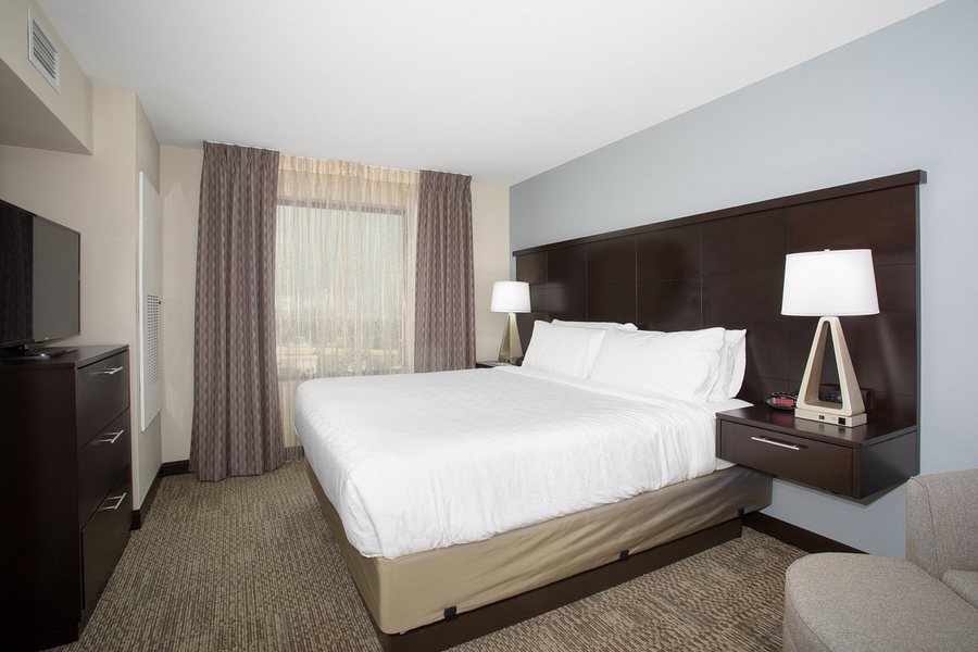 Staybridge Suites Denver South Highlands Ranch by IHG — Guest room