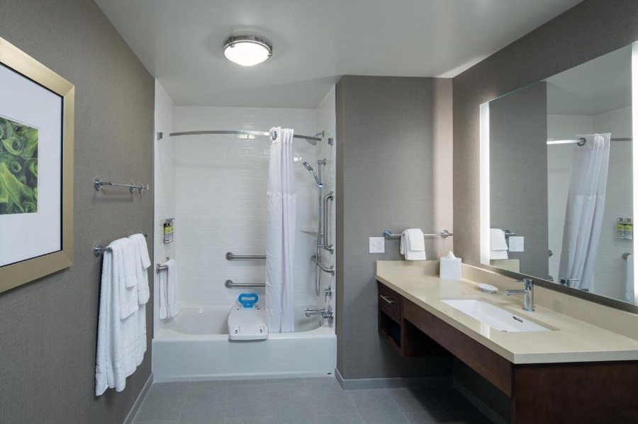 Staybridge Suites Fargo By IHG — Bathroom