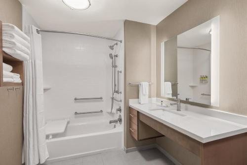 Staybridge Suites Florence Center by IHG — Bathroom