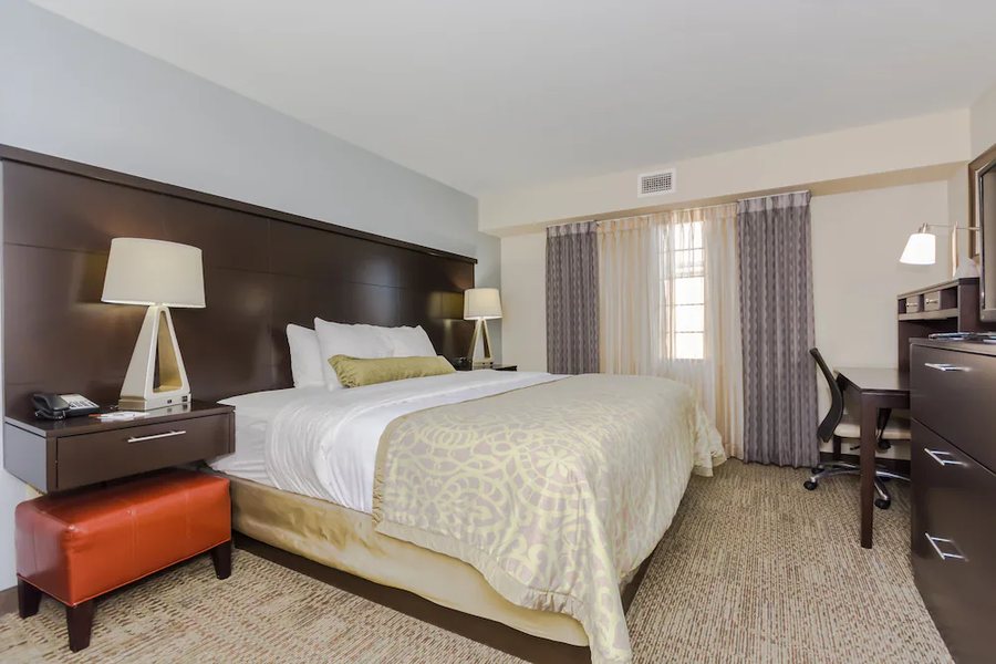Staybridge Suites Grand Forks By IHG — Guest room