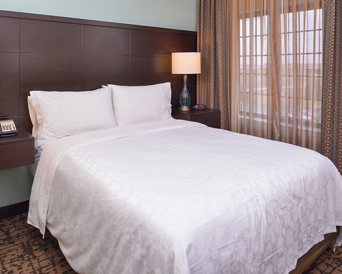 Staybridge Suites Indianapolis Fishers by IHG — Guest room