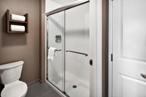 Staybridge Suites Irvine East Lake Forest by IHG — Bathroom
