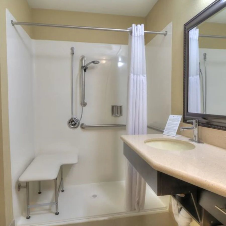 Staybridge Suites Knoxville west By IHG — Bathroom