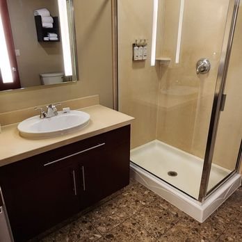 Staybridge Suites Las Vegas Stadium District by IHG — Bathroom
