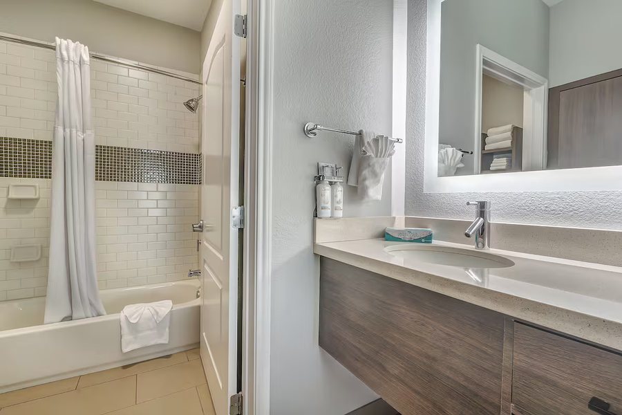 Staybridge Suites Longview By IHG — Bathroom