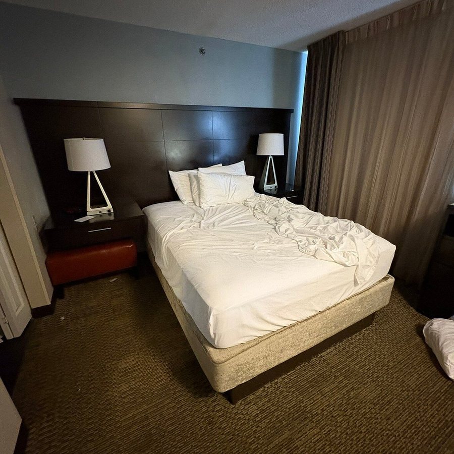 Staybridge Suites Louisville East by IHG — Guest room