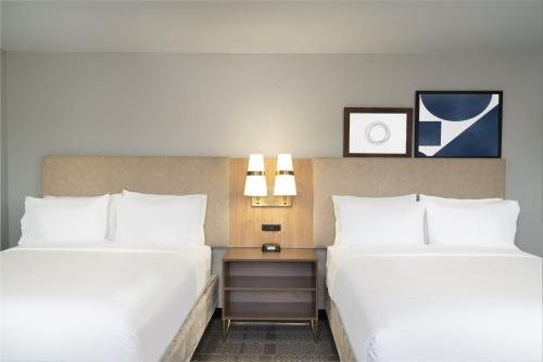 Staybridge Suites Louisville Expo Center by IHG — Guest room