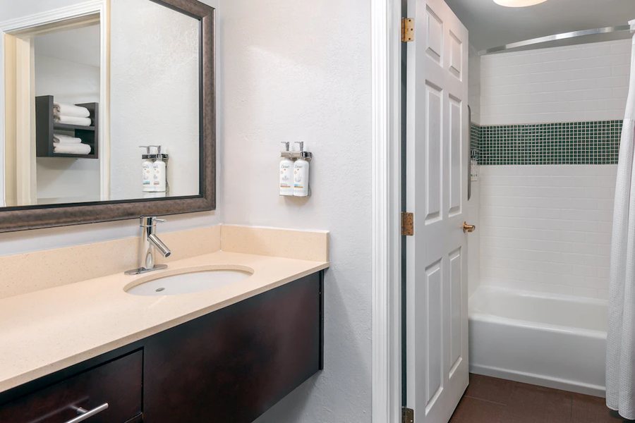 Staybridge Suites Miami International Airport by IHG Miami Florida — Bathroom