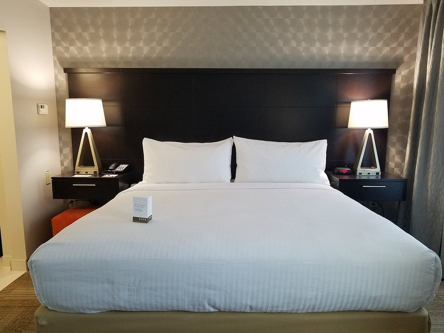 Staybridge Suites Miamisburg By IHG — Guest room