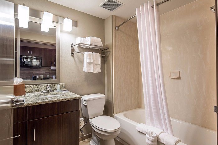 Staybridge Suites Midland By IHG — Bathroom