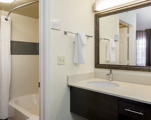 Staybridge Suites Midvale by IHG — Bathroom