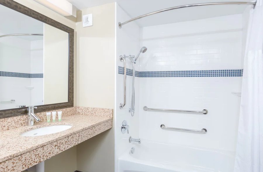 Staybridge Suites Newark Fremont by IHG — Bathroom