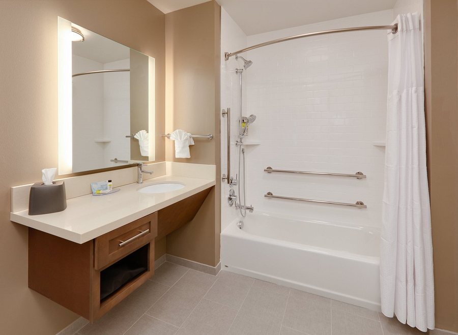 Staybridge Suites Oklahoma City Airport by IHG — Bathroom