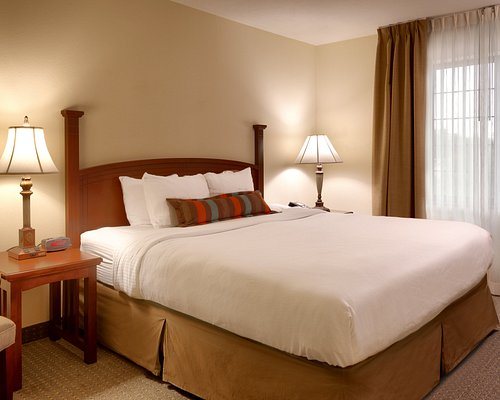 Staybridge Suites Omaha 80th And Dodge by IHG — Guest room