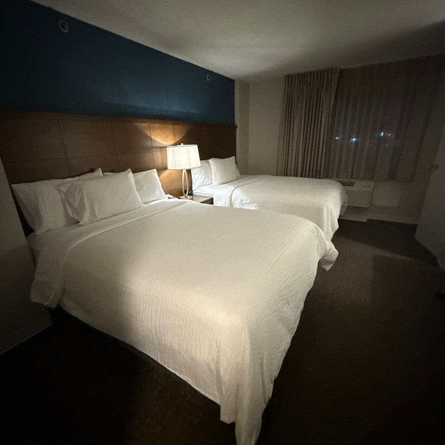 Staybridge Suites Orlando Royale Parc Suites — Guest room