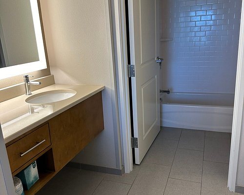 Staybridge Suites Overland Park Kansas City Area by IHG — Bathroom