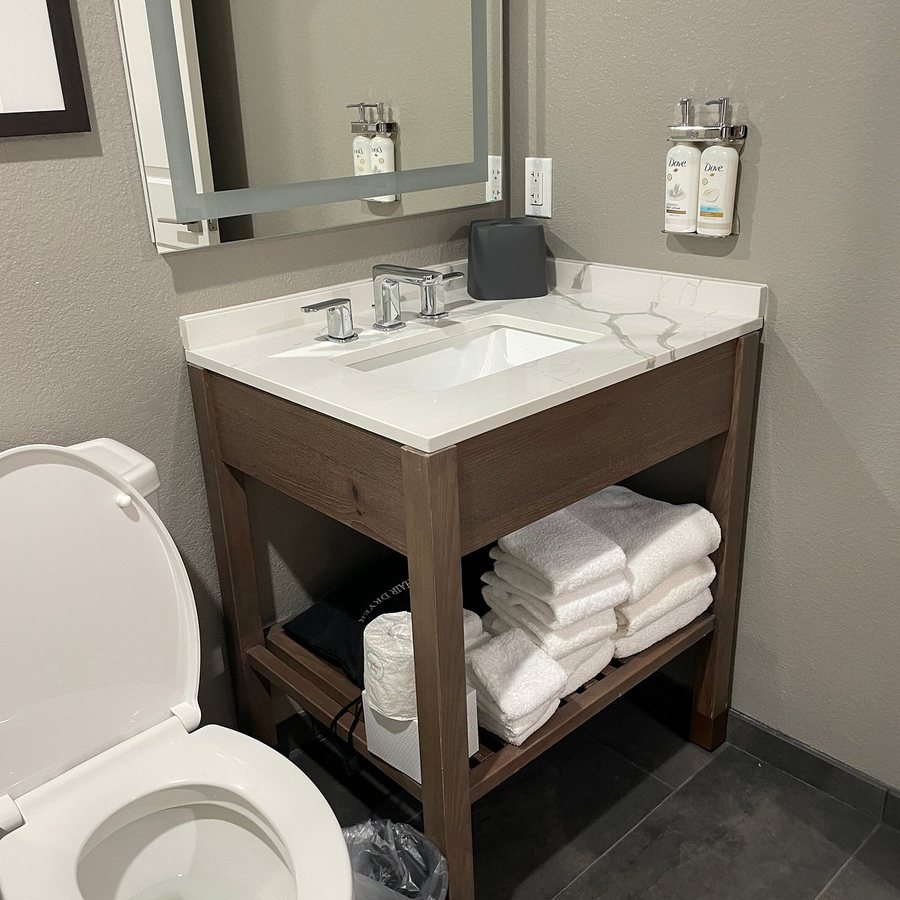 Staybridge Suites Oxnard River Ridge by IHG — Bathroom
