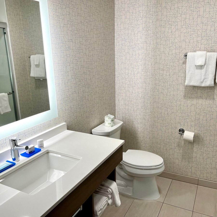 Staybridge Suites Phoenix East Gilbert by IHG — Bathroom