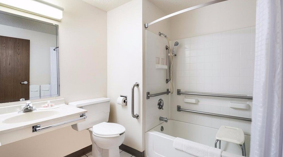 Staybridge Suites Rapid City Rushmore by IHG — Bathroom