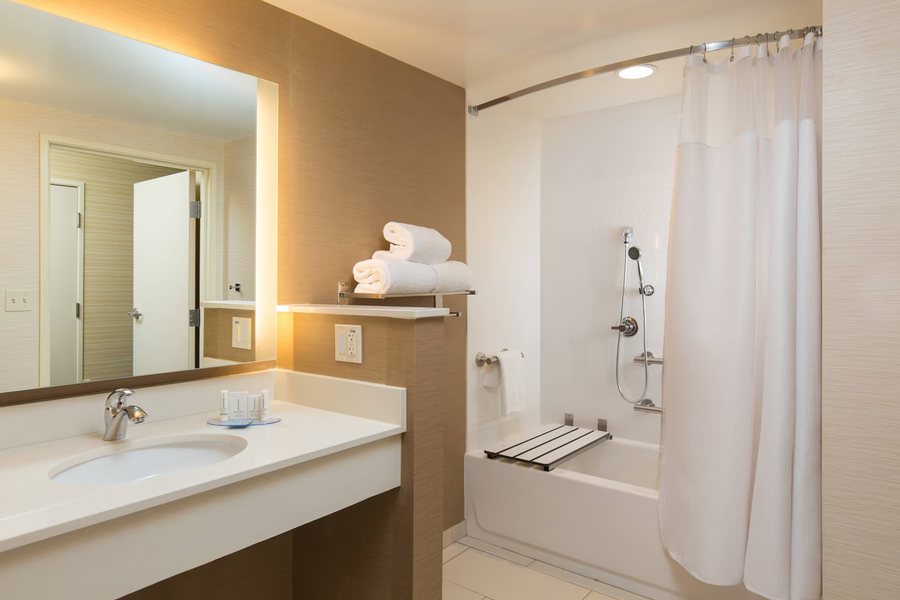 Staybridge Suites Sacramento Folsom by IHG — Bathroom
