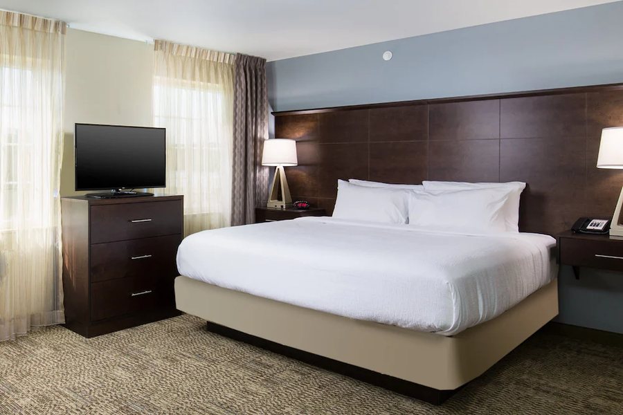 Staybridge Suites Sacramento Folsom by IHG — Guest room