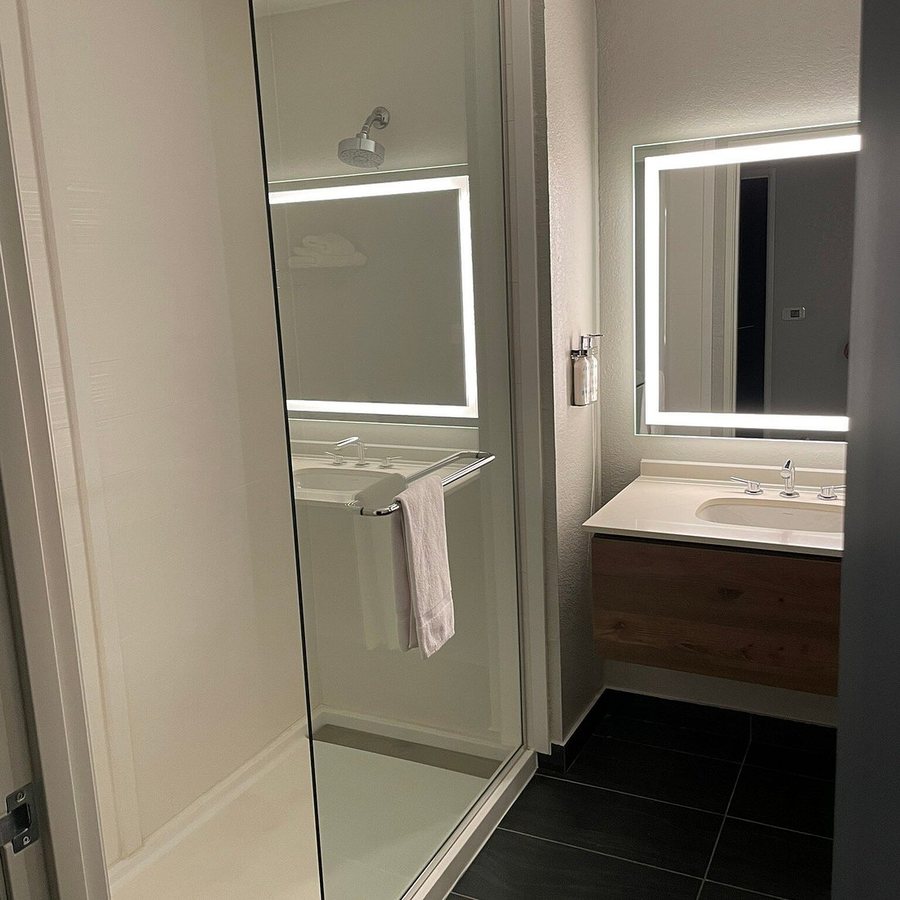 Staybridge Suites San Antonio Stone Oak by IHG — Bathroom