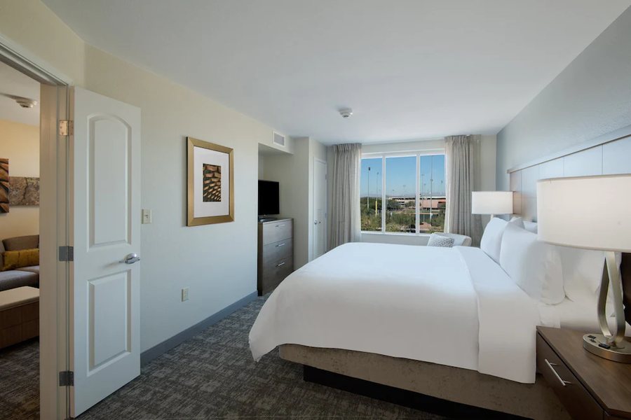 Staybridge Suites Scottsdale Talking Stick by IHG — Guest room